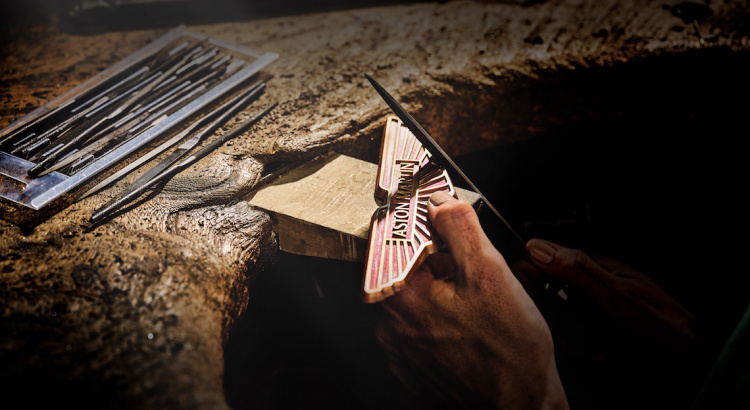 studio-ab-evolution-logo-aston-martin-4