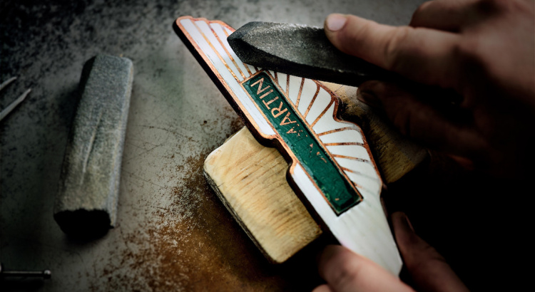 studio-ab-evolution-logo-aston-martin-6